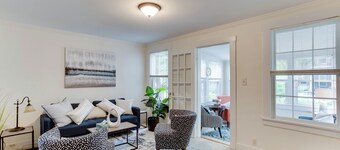 Spacious 2BR 2Level Apt - Walkable to metro!