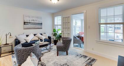 Spacious 2BR 2Level Apt - Walkable to metro!