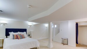 A spacious bedroom with a large bed, a wardrobe, and a small table. - Spacious 2BR 2Level Apt - Walkable to metro! (Alexandria)