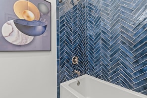 Maison, plusieurs lits (Striped Palm Bungalow) | Salle de bain