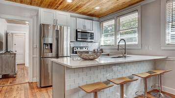 Nhà, nhiều giường (Pink Pearl by the Sea 5 Bedroom) | Bếp riêng