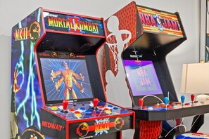 Games room - Striped Palm Bungalow (Tybee Island)