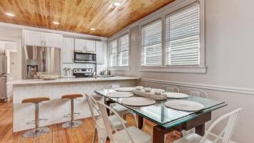 Nhà, nhiều giường (Pink Pearl by the Sea 5 Bedroom) | Bếp riêng