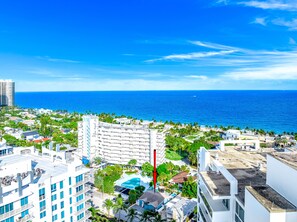 Exterior - Heated Pool+Hot Tub! Walk To Beach & Shops! (Fort Lauderdale)