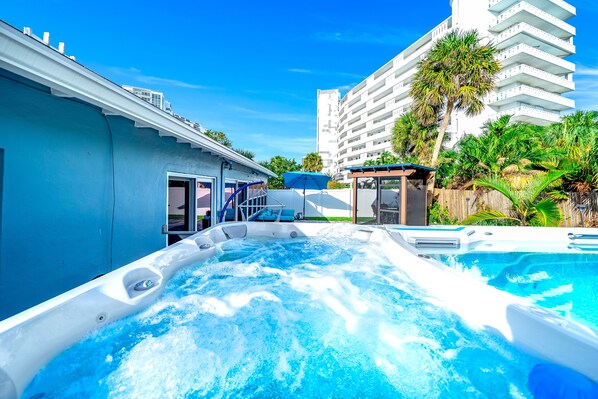 Terrace/patio - Heated Pool+Hot Tub! Walk To Beach & Shops! (Fort Lauderdale)