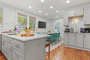 Maison, plusieurs lits (Pink Pearl By the Sea 6 Bedroom) | Cuisine privée