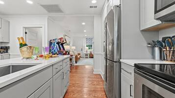 House, Multiple Beds (Pink Pearl By the Sea 6 Bedroom) | Private kitchen