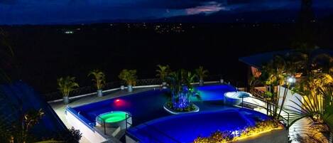 2 piscinas al aire libre