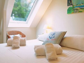 2 slaapkamers, een strijkplank/strijkijzer, reisbedje, gratis wifi