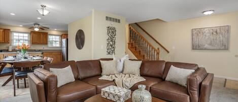 TV connectée, cheminée, table de tennis de table