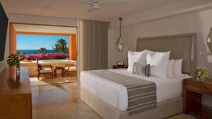 A modern hotel room with a large bed, a ceiling fan, and a view of the ocean. - ZOËTRY CASA DEL MAR 6 rounds Golf clinic/Spa/Wild Canyon/Wine & Cheese/Catamaran (San José del Cabo)