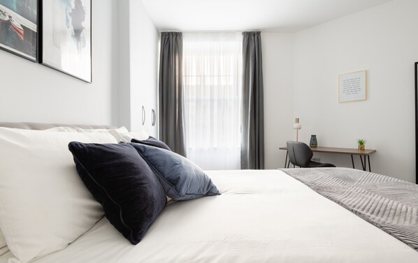 อีโคโนมีอพาร์ทเมนท์ | 4 ห้องนอน, ผ้าม่านกันแสง, เตารีด/โต๊ะรีดผ้า, Wi-Fi ฟรี