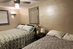1 Schlafzimmer, Schreibtisch, WLAN, Bettwäsche