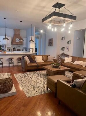 Smart-TV, Kamin, Videothek