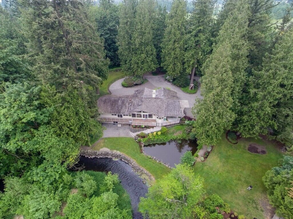 Waterfront Paradise Home + BBQ + Sauna!