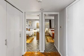 3 bedrooms, in-room safe, desk, iron/ironing board - Beautiful Home by Rice, Med Ctr, Museums (Houston)