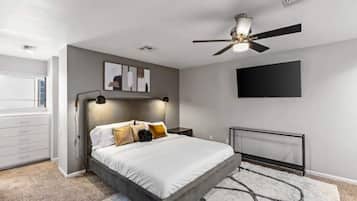 3 bedrooms, in-room safe, desk, iron/ironing board