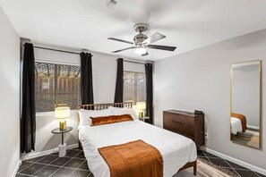 3 Schlafzimmer, Zimmersafe, Schreibtisch, Bügeleisen/Bügelbrett