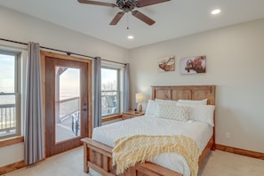 3 bedrooms, iron/ironing board, travel crib, WiFi - Spacious Harrison Vacation Rental w/ Deck & Views! (Harrison)