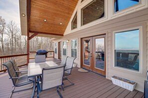 Outdoor dining - Spacious Harrison Vacation Rental w/ Deck & Views! (Harrison)