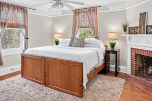 Room - Simplicity on Sims | 3BR 1BA | Downtown (Columbia)