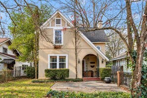 Exterior - Simplicity on Sims | 3BR 1BA | Downtown (Columbia)