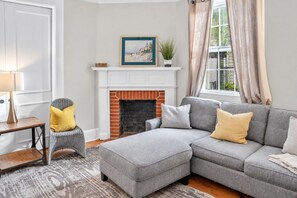 Living area - Simplicity on Sims | 3BR 1BA | Downtown (Columbia)