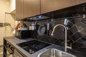 Fridge, microwave, oven, stovetop - Beautiful Home for Families & Friends at the Colosseum (Roma)