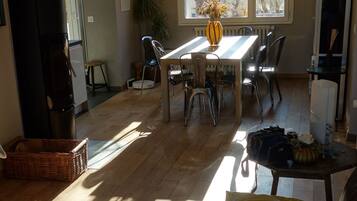 Smart TV, fireplace, video games, DVD player