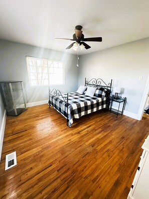 2 makuuhuonetta, Wi-Fi, vuodevaatteet