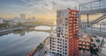 CHARMING APARTMENT WITH PANORAMIC SEINE RIVER & EIFFEL TOWER VIEWS