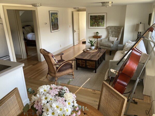 2 bedrooms, desk, free WiFi, bed sheets - Remodeled Unit #2, 7 min to Great Barrington, 12 min to Ski Resorts & Trails (Sheffield)