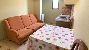 Panoramic Apartment | Private kitchen | Fridge, oven, cookware/dishes/utensils, paper towels - Friendly Apartments 403 (Durrës)
