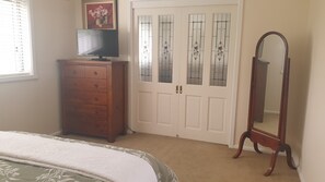 1 quarto, escrivaninha, ferros/tábuas de passar roupa, Wi-Fi de cortesia