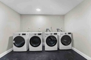 Interior - Beautiful Luxury 2BR - 30% off 2nights- Near All (Newark)