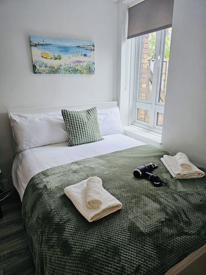 5 bedrooms, desk, iron/ironing board, free WiFi