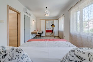 5 bedrooms, in-room safe, iron/ironing board, travel crib
