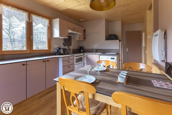 Réfrigérateur, micro-ondes, four, lave-vaisselle