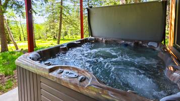 Tina de hidromasaje al aire libre