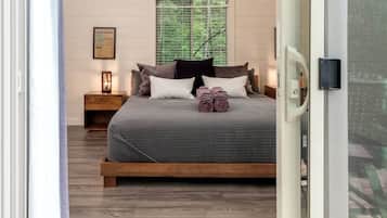 1 bedroom, desk, free WiFi, bed sheets
