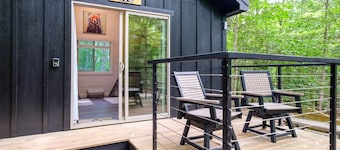 Bed & Bear - Couples Glamping Cabin