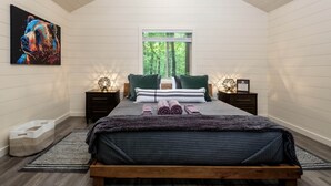 Room - Couples’ Glamping Cabin - Bearly Behaving (Transylvania County)