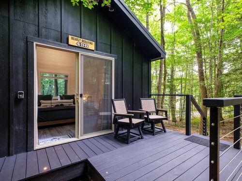 Couples’ Glamping Cabin - Bearly Behaving