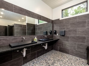 Shower, towels