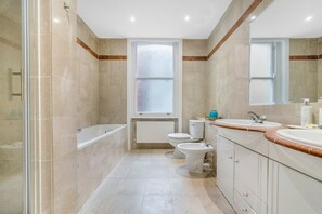 Haartrockner, Seife, Toilettenpapier