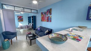 Room - Luna - Alexa art loft w extras -  bicycles & snorkel gear. shared pool & grill (Cozumel)