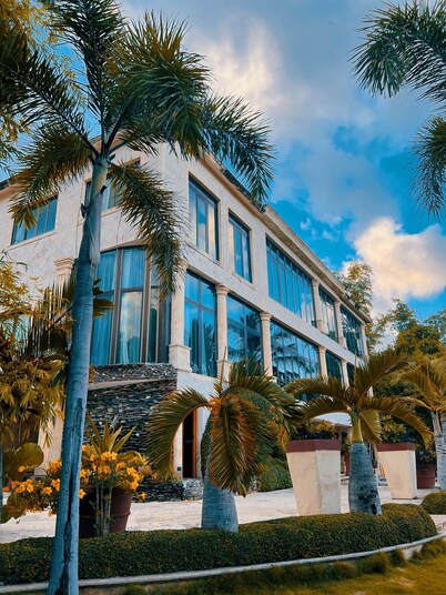 Luxury oceanfront villa in Barahona