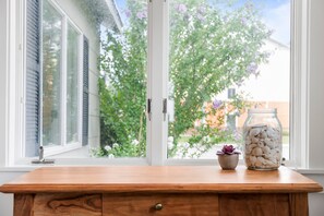 Interior - Shoreline Suite 15 Su (Traverse City)