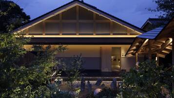 1 bedroom, in-room safe, blackout curtains, soundproofing