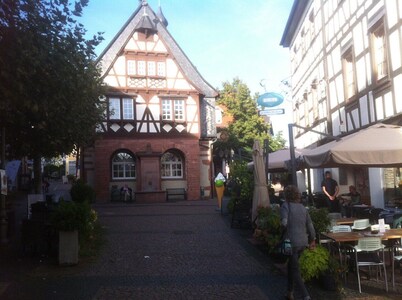 Hofheim am Taunus - Ein Haus Zentral am Rande der Altstadt in Einer Spielstraße